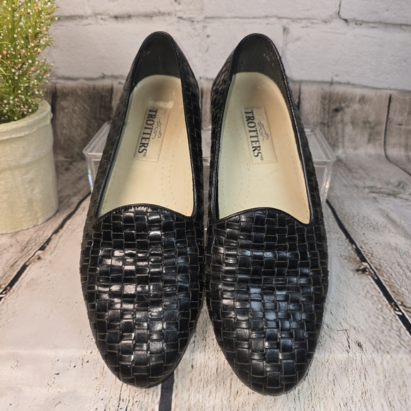 Trotters Shoes - Trotters Black Woven Slip On Loafers Leather Womens Size 9